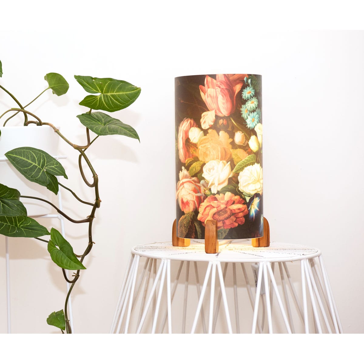 Vintage Flowers Table Lamp